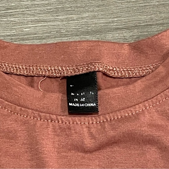 Skeleton Hand Cropped Graphic Tee Size Large (Juniors) - Picture 5 of 5